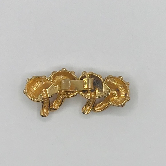 Vintage Mushroom Scarf Clip Gold Tone Whimsical Classic 1960’s Fungi Groovy 2” - Picture 2 of 6